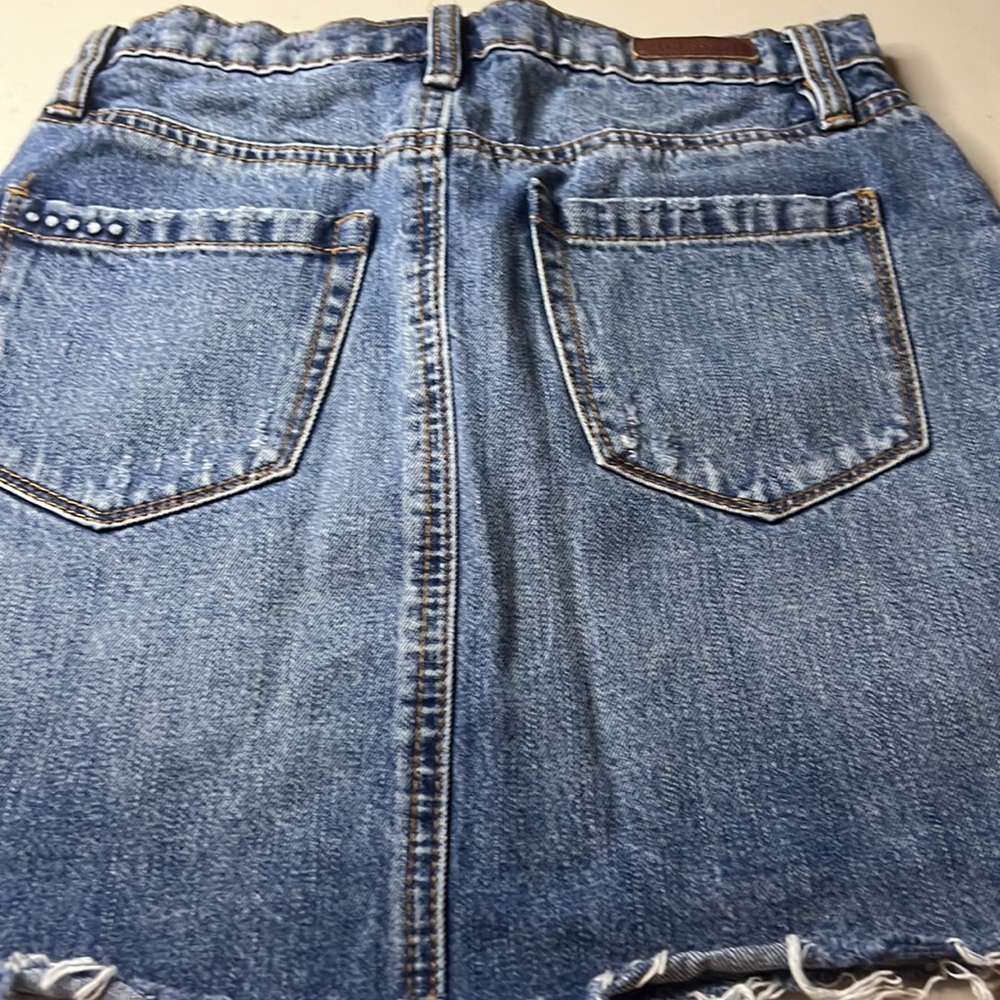 Mini skirts - Picture 2 of 3